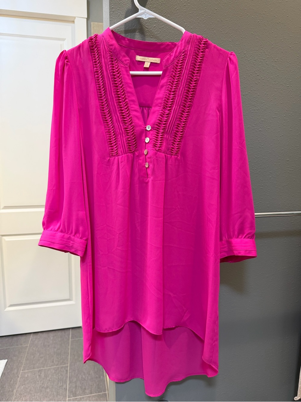 Gibson Latimer Bright Fuchsia Pintuck V-Neck Tunic